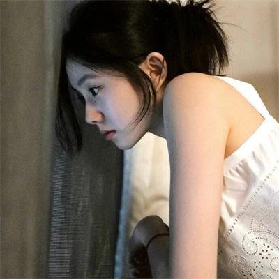 和红色中国人看电视